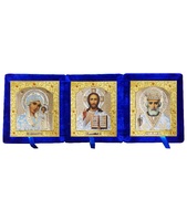 Бархатный складень тройной лик 15х18 Софрино белая одежда Б-213-1-С с золотым окладом, замочком и вышитым крестиком по средине, 54х21х6 см
